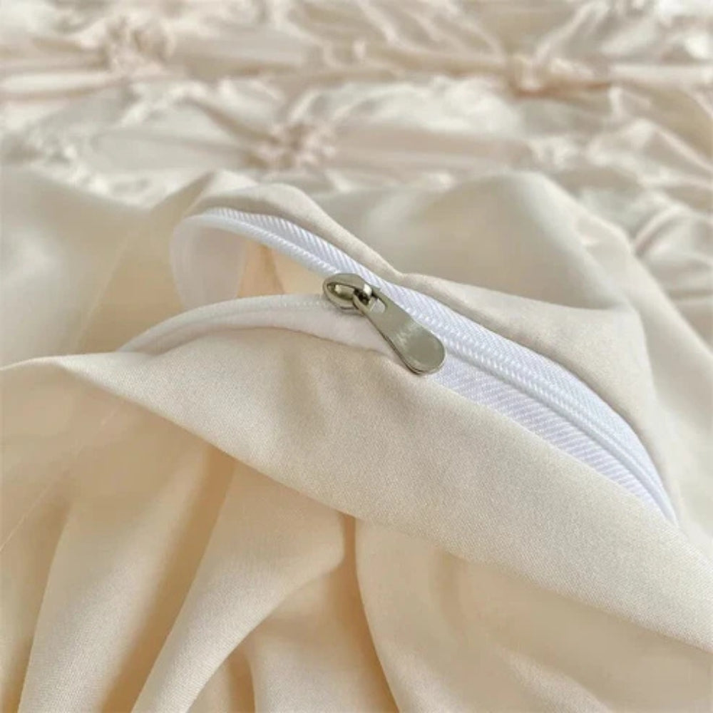 Stylish Quilts Bedding Set with Floral Touch