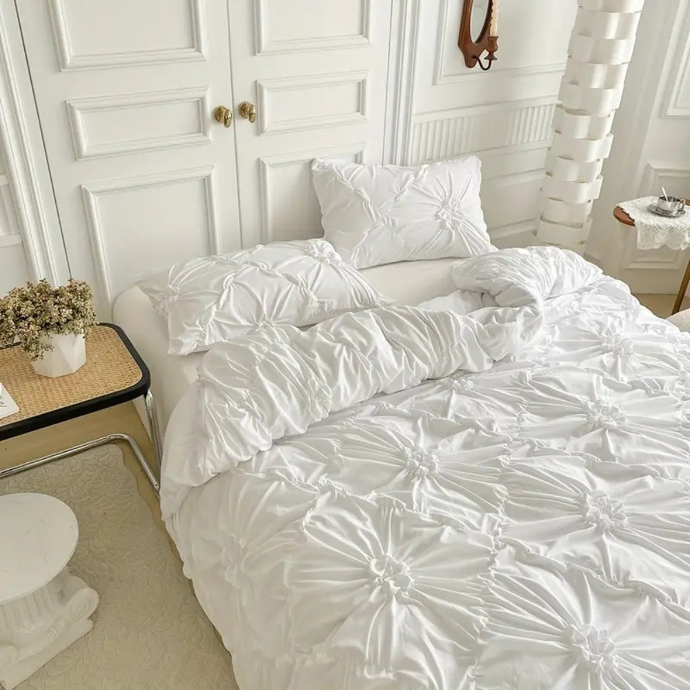 Stylish Quilts Bedding Set with Floral Touch