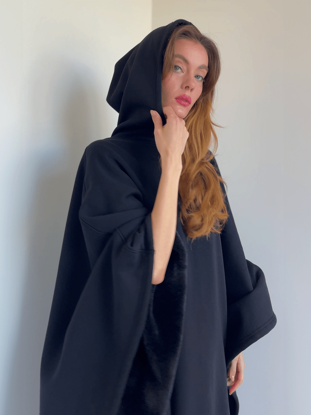 Weighted Cloak Hoodie – Sensory-Friendly Cotton Hoodie with Faux Fur Lining, Cozy Oversized Comfort
