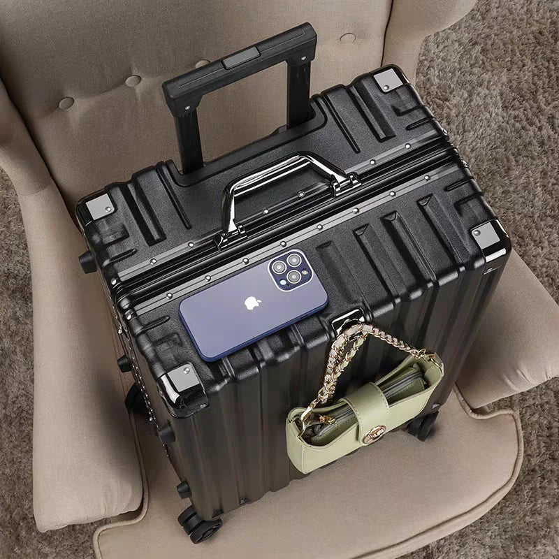 Hardshell Suitcase with Aluminum Frame – Vilnius