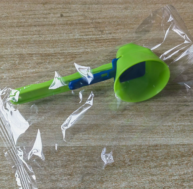 Adjustable Measuring Scoop Funnel for Protein Powder, Coffee & Dry Ingredients